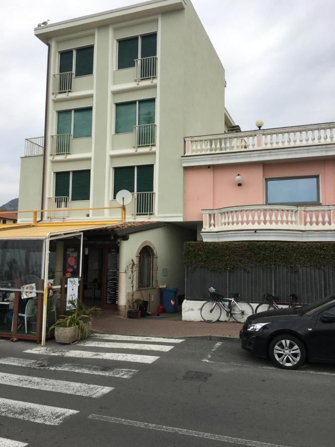 Appartamento Miramare, 2 Camere, Cucina, Bagno, Vintimille Extérieur photo